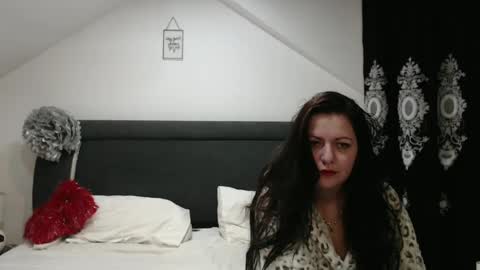 helenhh online show from 02/06/25, 10:26