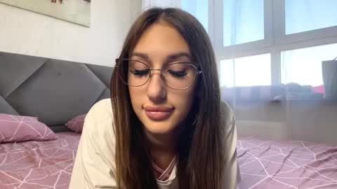 Snapshot of helenjoyne chatting on 10/17/25, 12:08 Chloe online show from 10/17/25, 12:08
