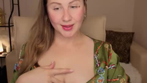 Helen online show from 10/11/25, 01:49