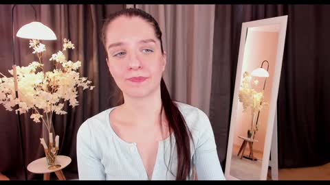 Helen online show from 02/06/25, 05:57