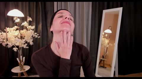 Helen online show from 02/08/25, 11:55