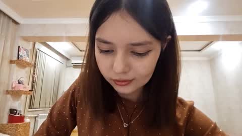 Snapshot of helgakraszewski chatting on 09/19/25, 07:25 Alice online show from 09/19/25, 07:25