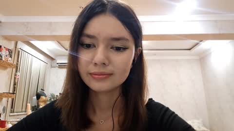 Snapshot of helgakraszewski chatting on 10/21/25, 06:19 Alice online show from 10/21/25, 06:19