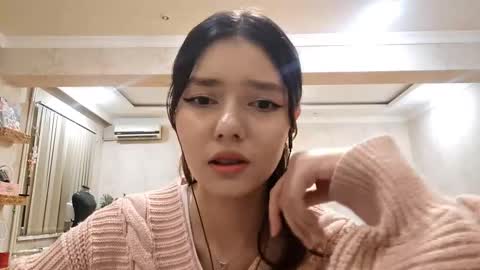 Snapshot of helgakraszewski chatting on 11/08/25, 03:23 Alice online show from 11/08/25, 03:23