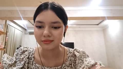 Snapshot of helgakraszewski chatting on 11/11/25, 03:34 Alice online show from 11/11/25, 03:34