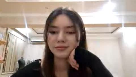 Snapshot of helgakraszewski chatting on 11/12/25, 03:12 Alice online show from 11/12/25, 03:12