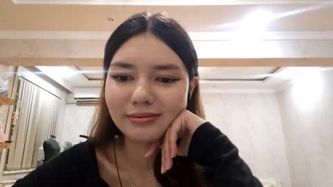 Snapshot of helgakraszewski chatting on 11/13/25, 03:33 Alice online show from 11/13/25, 03:33