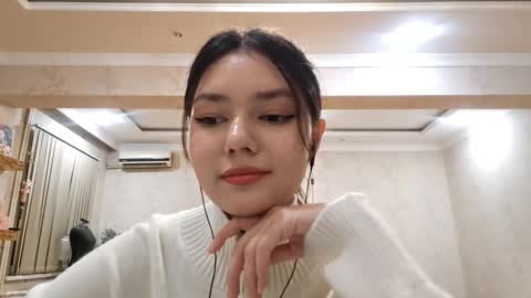 Snapshot of helgakraszewski chatting on 11/18/25, 03:49 Alice online show from 11/18/25, 03:49