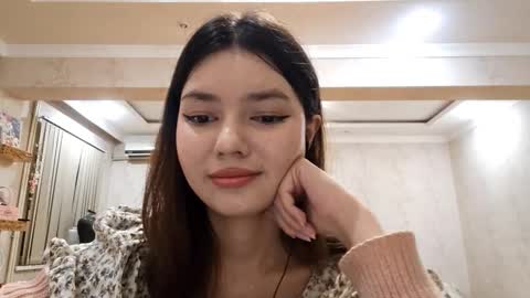 Snapshot of helgakraszewski chatting on 11/21/25, 04:16 Alice online show from 11/21/25, 04:16