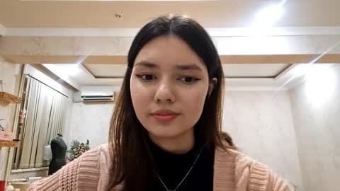 Snapshot of helgakraszewski chatting on 11/23/25, 03:45 Alice online show from 11/23/25, 03:45