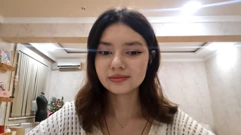 Snapshot of helgakraszewski chatting on 11/27/25, 03:36 Alice online show from 11/27/25, 03:36