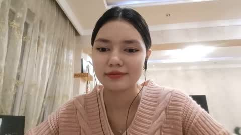 Snapshot of helgakraszewski chatting on 12/17/25, 06:47 Alice online show from 12/17/25, 06:47