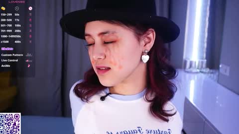 Snapshot of helgamartin chatting on 02/21/26, 08:21 Aurora online show from 02/21/26, 08:21