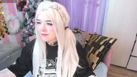 Laura online show from 12/04/24, 01:03