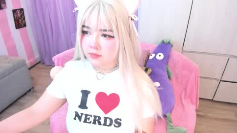 Laura online show from 10/04/25, 05:27