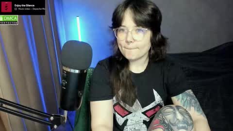 Red online show from 10/10/25, 06:18