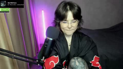 Red online show from 10/16/25, 06:42