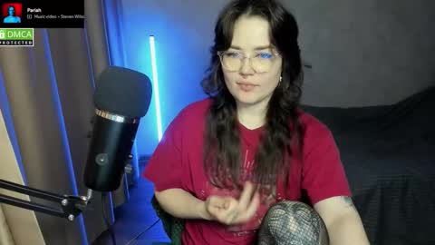 Red online show from 10/18/25, 07:14