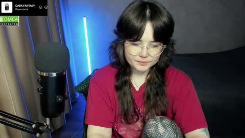 Red online show from 10/20/25, 06:30