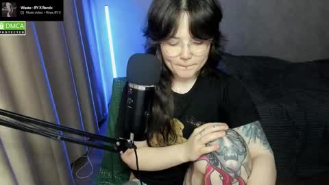 Red online show from 11/17/25, 06:14