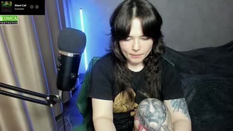 Red online show from 11/26/25, 06:42