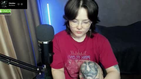 Red online show from 12/04/25, 06:27