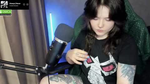 Red online show from 03/10/26, 08:25