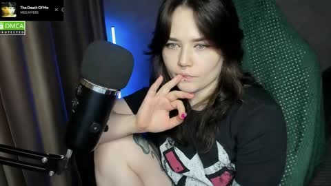 Red online show from 06/03/26, 07:41