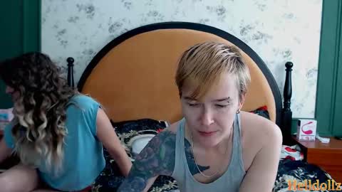 Snapshot of helldollz chatting on 10/22/25, 08:47 HellDollz  online show from 10/22/25, 08:47