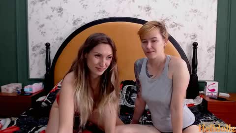 Snapshot of helldollz chatting on 10/24/25, 08:33 HellDollz  online show from 10/24/25, 08:33