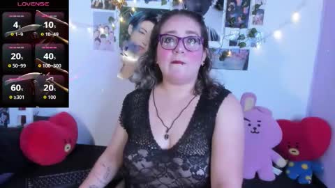 Snapshot of hellen21rose chatting on 11/13/25, 04:33 hellen online show from 11/13/25, 04:33