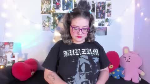 Snapshot of hellen21rose chatting on 11/28/25, 05:32 hellen online show from 11/28/25, 05:32