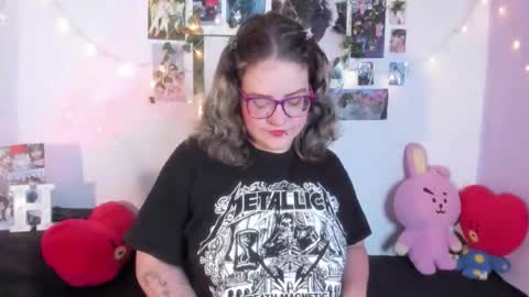 Snapshot of hellen21rose chatting on 12/14/25, 05:13 hellen online show from 12/14/25, 05:13