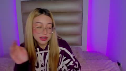 hellen__smith_ online show from 02/05/26, 07:51