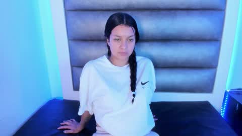 hellen__smith_ online show from 03/11/26, 12:33