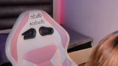 hellen__smith_ online show from 03/26/26, 08:36