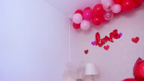 Snapshot of hellen_coy chatting on 02/14/25, 06:51 Julieta online show from 02/14/25, 06:51