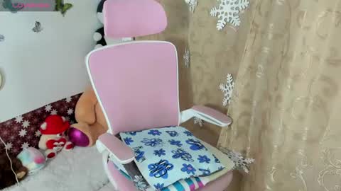 Snapshot of hellen_garcia chatting on 06/14/26, 01:03 Hellen online show from 06/14/26, 01:03