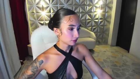 Snapshot of hellen_tease chatting on 06/03/26, 01:14 Hellen online show from 06/03/26, 01:14