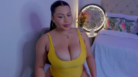 Snapshot of hellenamazing chatting on 12/05/25, 03:15 hellenamazing online show from 12/05/25, 03:15