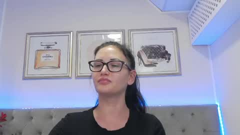 Snapshot of hellendesire chatting on 05/16/26, 10:36 online show from 05/16/26, 10:36