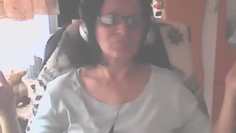 Snapshot of hellenmarie chatting on 11/16/25, 11:16 hellenmarie online show from 11/16/25, 11:16