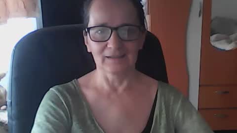 Snapshot of hellenmarie chatting on 05/10/26, 10:09 hellenmarie online show from 05/10/26, 10:09