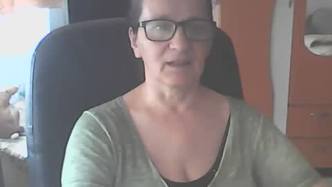 Snapshot of hellenmarie chatting on 05/11/26, 10:21 hellenmarie online show from 05/11/26, 10:21