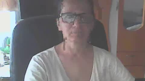 Snapshot of hellenmarie chatting on 05/17/26, 10:44 hellenmarie online show from 05/17/26, 10:44