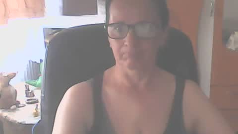 Snapshot of hellenmarie chatting on 06/13/26, 10:24 hellenmarie online show from 06/13/26, 10:24