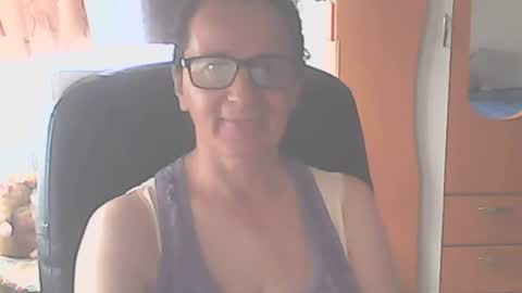 Snapshot of hellenmarie chatting on 07/01/26, 06:15 hellenmarie online show from 07/01/26, 06:15