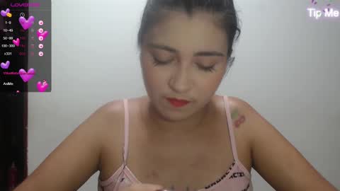 Snapshot of hellennmoon chatting on 02/01/25, 01:55 Hellen online show from 02/01/25, 01:55