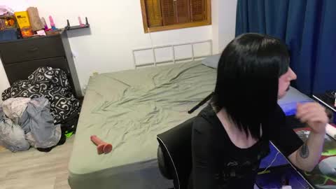 Snapshot of hellfire_girl chatting on 05/08/26, 05:13 Hayley online show from 05/08/26, 05:13