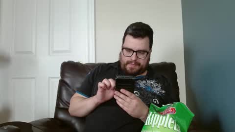 Snapshot of hellflow chatting on 03/12/25, 06:44 hellflow online show from 03/12/25, 06:44